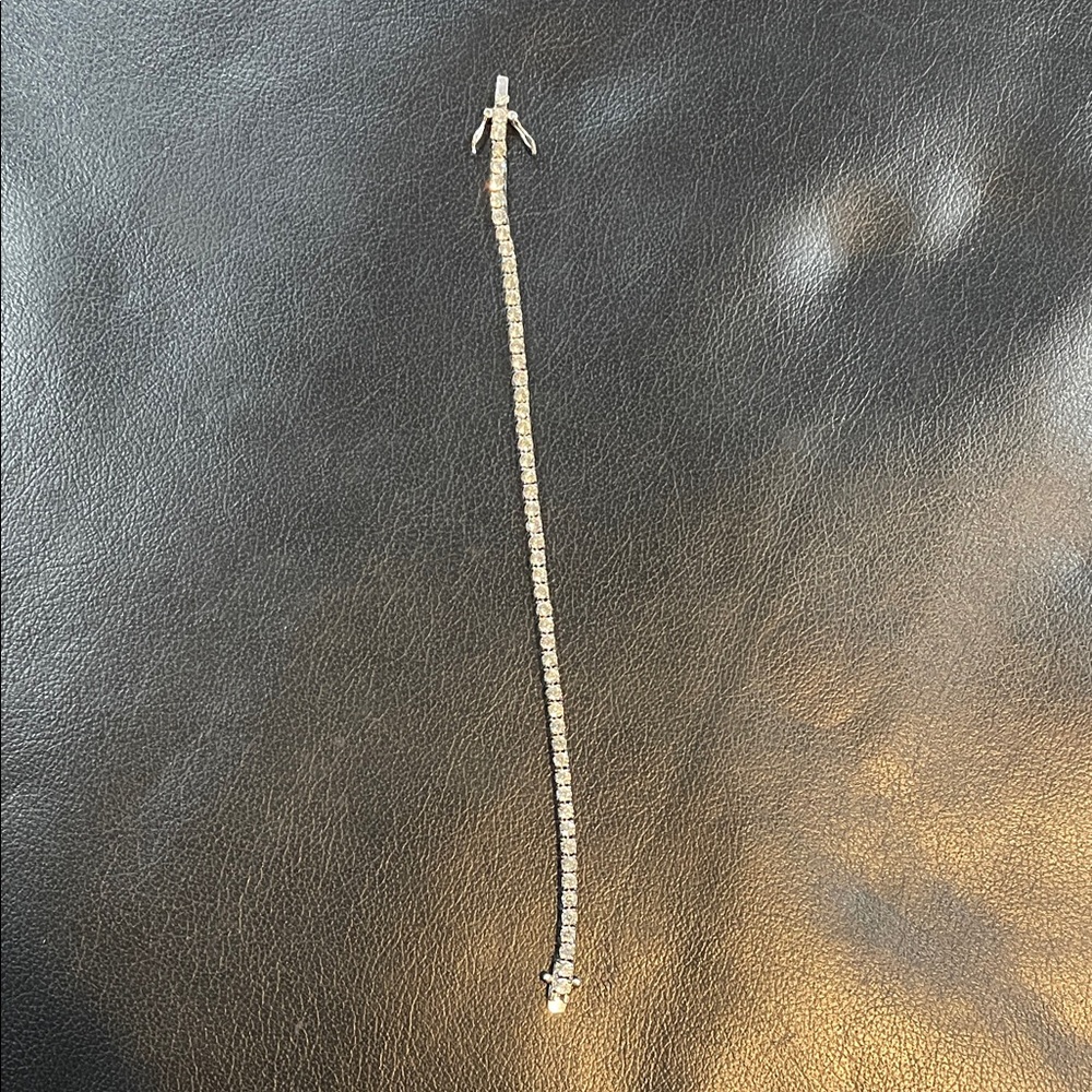 Elegant Silver tone CZ Tennis Bracelet 7.5